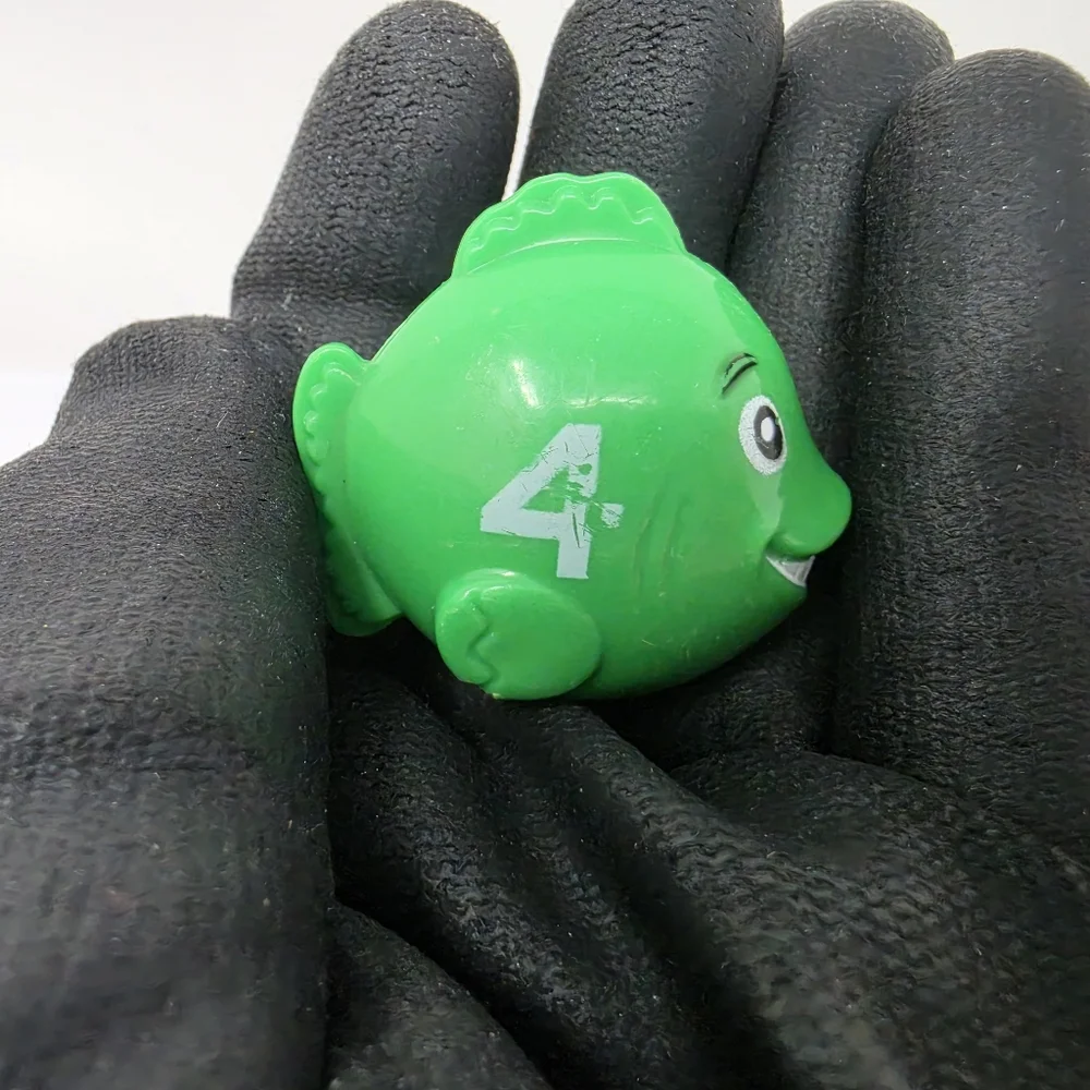 Fish Plastic 1 2 3 4 Red Green Purple Orange Lot of 4